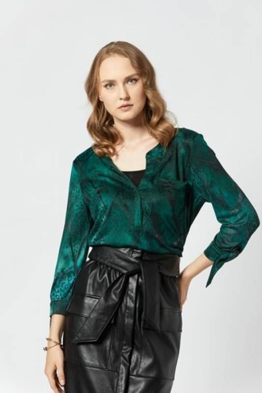 بلوزه أخضر بأكمام بطبقات - AW28B