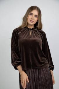 بلوزة باكمام طويلة