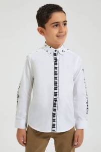 قميص أبيض مطبوع عليه بيانو