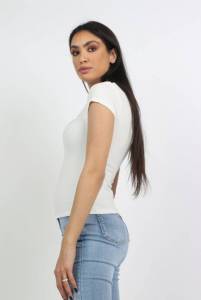 بلوزة باكمام قصيرة