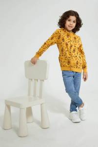 سويتشيرت أصفر مع سحاب وغطاء رأس بتصميم مطبوع
