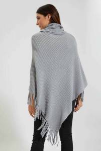 بونتشو مزين باللون الرمادي